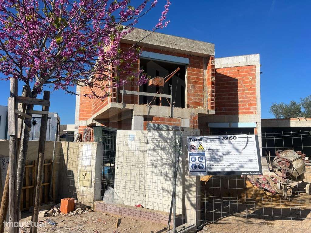 Moradia Isolada T4 com piscina e garagem - Azeitão-16