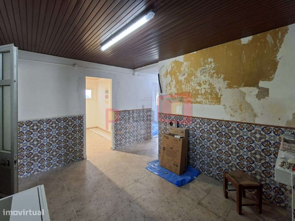 MORADIA POR RECUPERAR EM TERRENO COM 700M2 - FAIAS - Grande imagem: 4/25