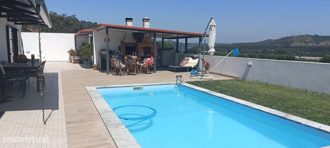 Quintinha com moradia, piscina, anexos e terreno - Alcoentre - Grande imagem: 5/36