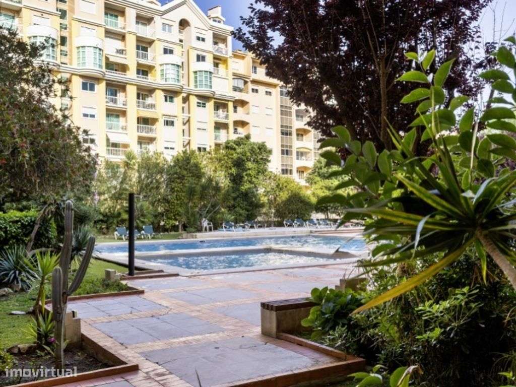 Apartamento T1 Remodelado e Mobilado na Costa da Guia, Cascais-18