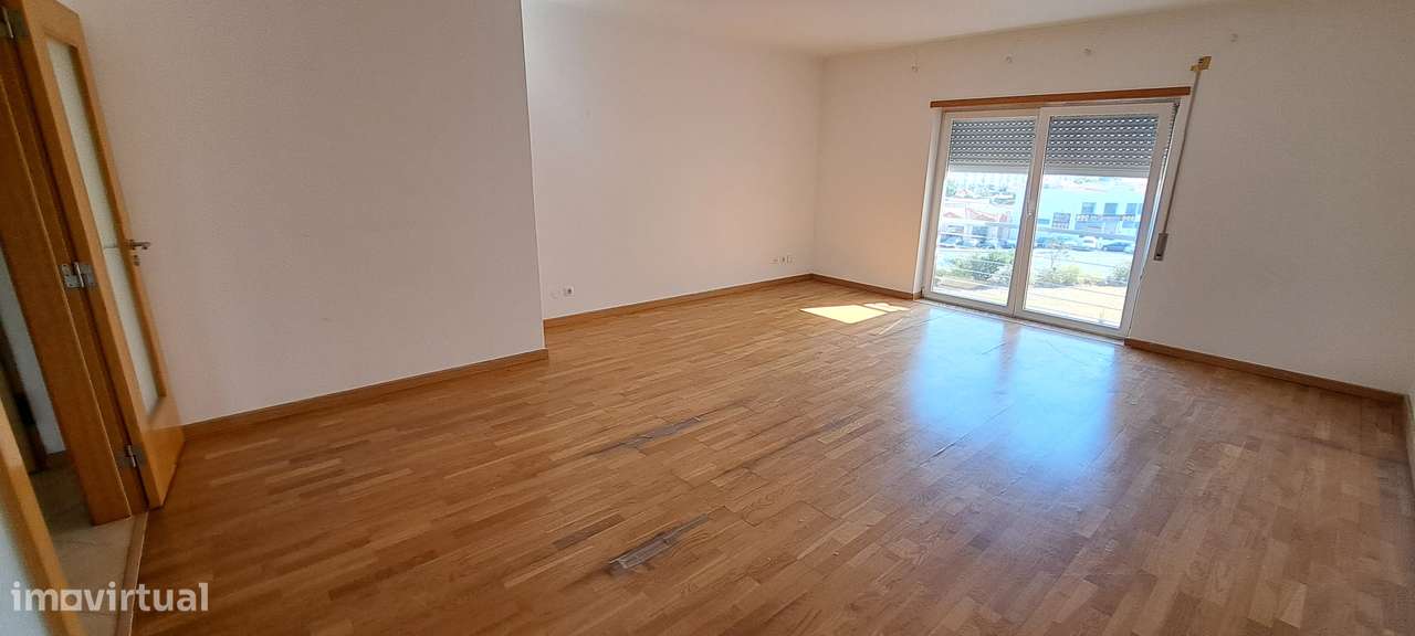Apartamento T4 com 156m²,estacionamento, 2 arrecadações Samora Correia-0