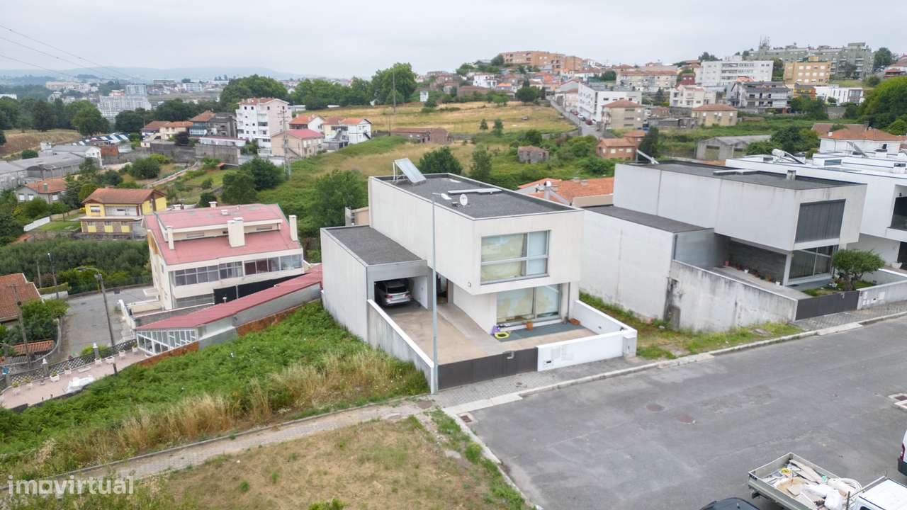 Moradia Geminada V4 c/ Piscina e Vistas Rio Douro em Oliveira do Douro-29