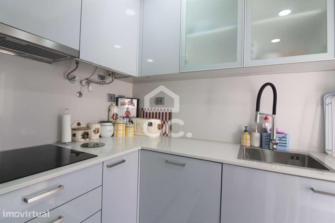 T2 com remodelação fantástica,  acesso a transportes e comércio, Cruz - Grande imagem: 5/35