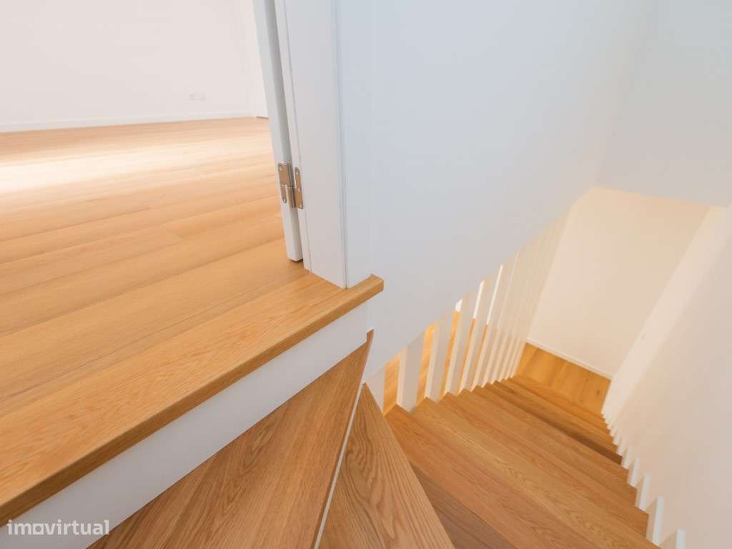 MORADIAS T2+1 e T3+1 GARAGEM E JARDIM, BELAS-45