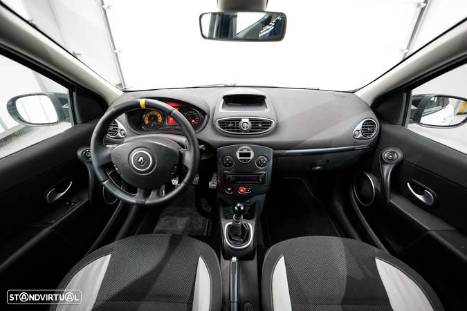 Renault Clio 2.0 16V RS - 15