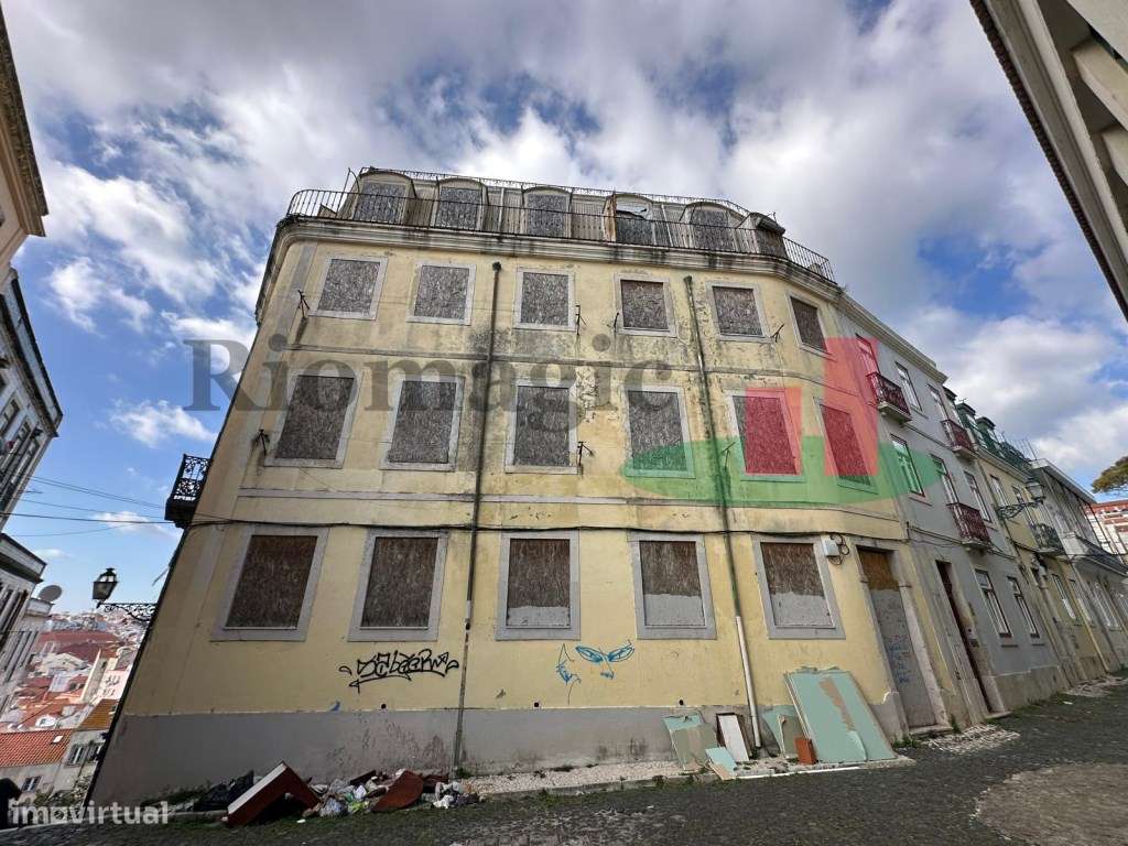Prédio de 5 pisos para recuperar no Castelo em Lisboa - Grande imagem: 1/9
