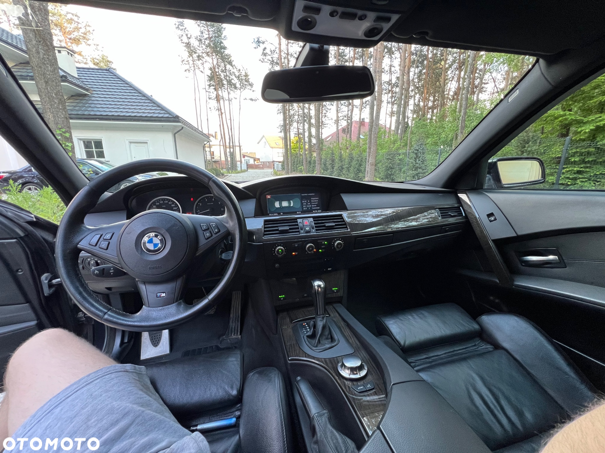 BMW Seria 5 545i - 25