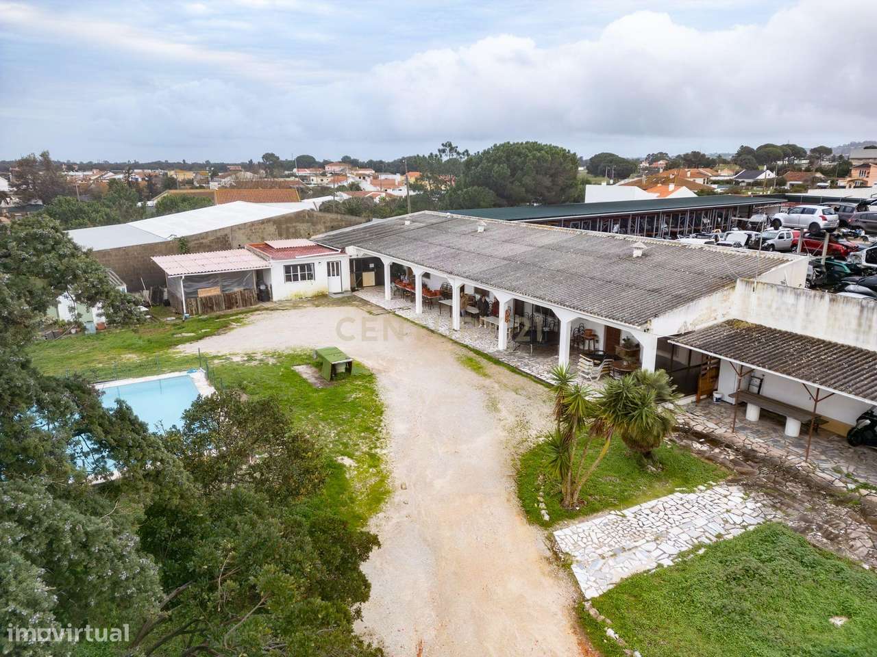 Quinta de 7800 m2  com Casa Principal T3, Apartamento T1 e 6 quartos i-25