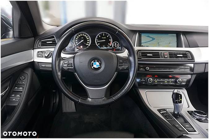 BMW Seria 5 530d xDrive Touring - 13