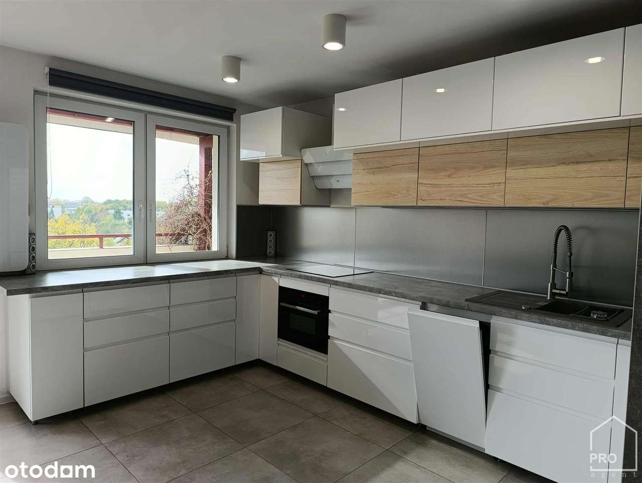 Dwupoziomowe mieszkanie w pobliżu radiostacji-5