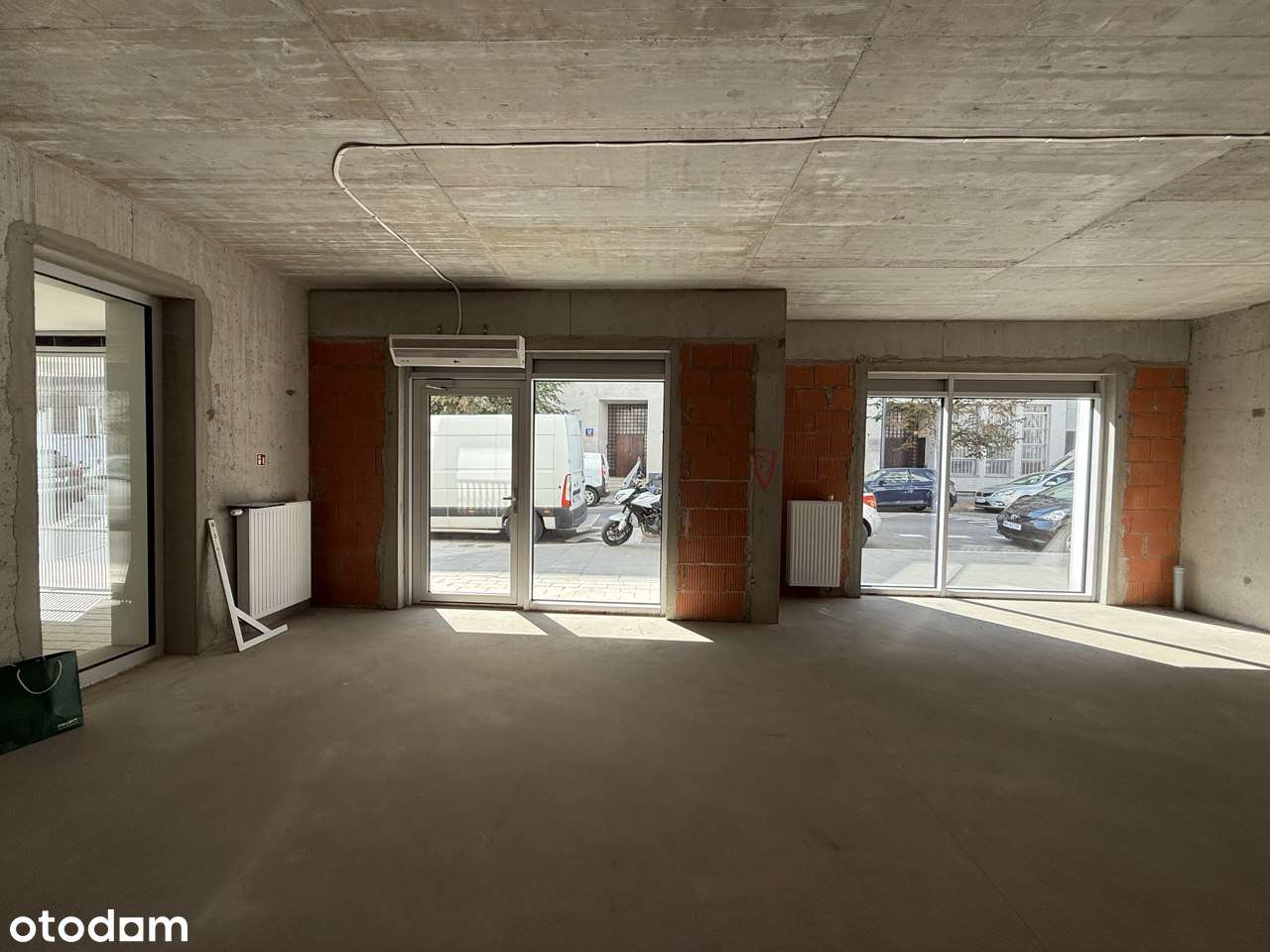 Lokal 50m2 w nowym budynku na Pradze - Pełny obrazek: 3/4