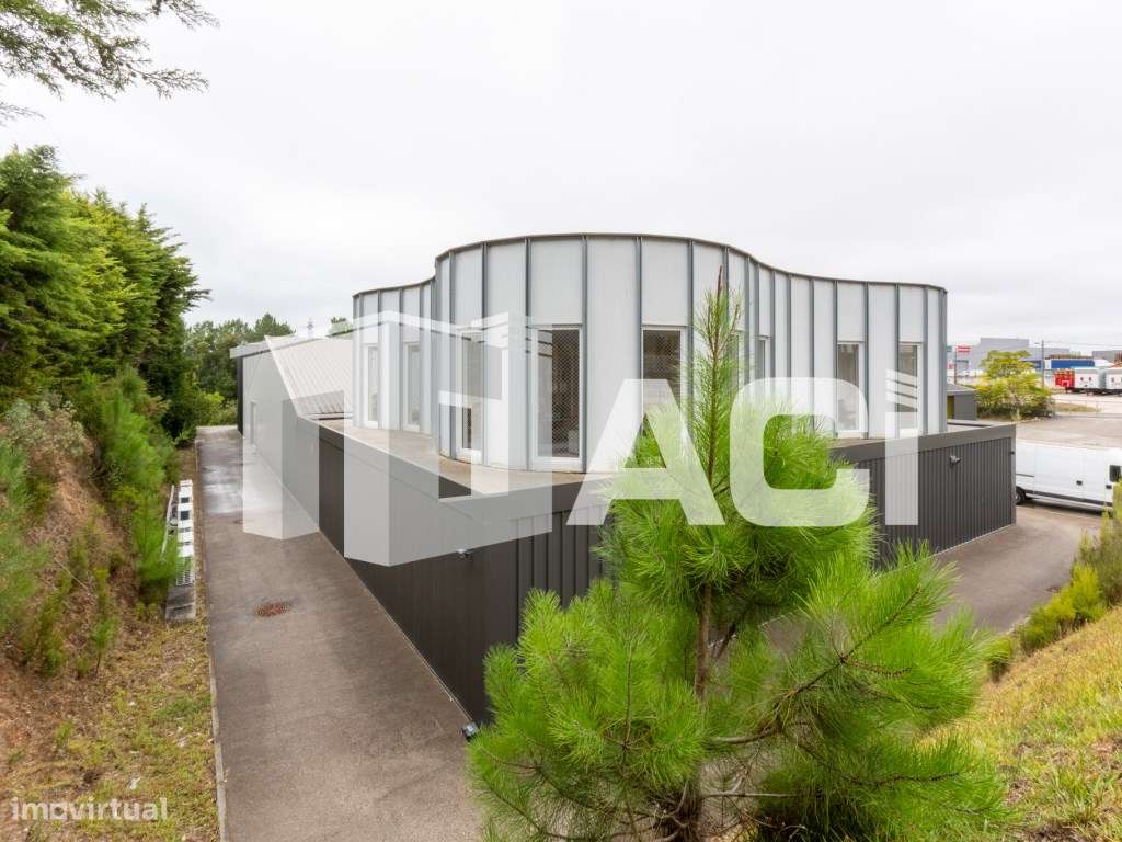 Armazém e Espaço Industrial de Excelência - 3 Pisos | Terreno de 5....-33