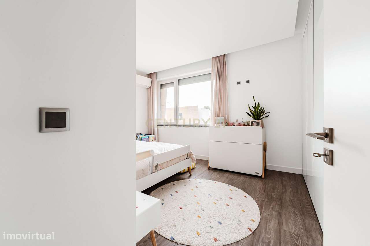 Moradia contemporânea na Aroeira | Luz natural, conforto e eficiência-32