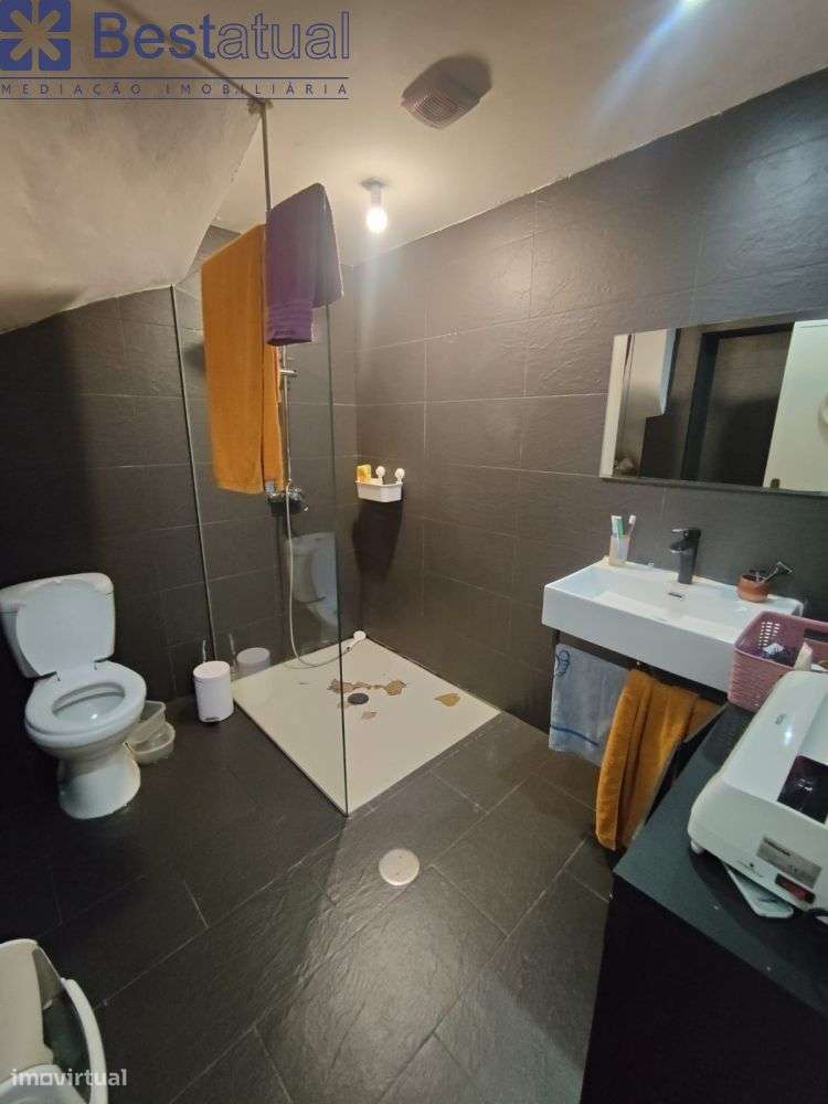 Moradia T4  C/Sótão + 1 Habitação T 3 - J/MC Donalds-49