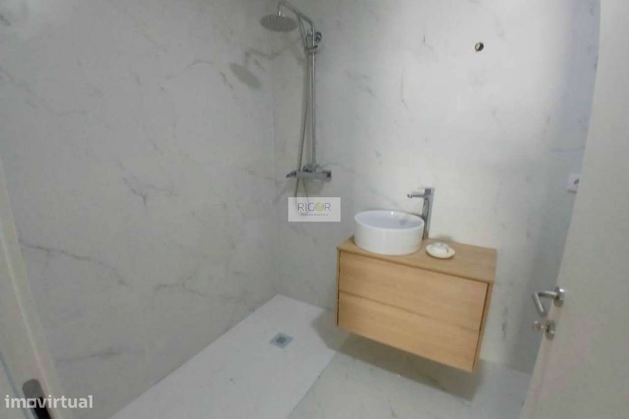 Apartamento T3 novo com varanda à Santa Rita, pronto a habitar-14