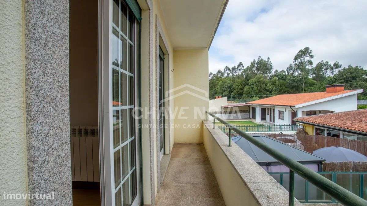 Moradia Geminada V3 c/ Jardim em Rio Meão-2