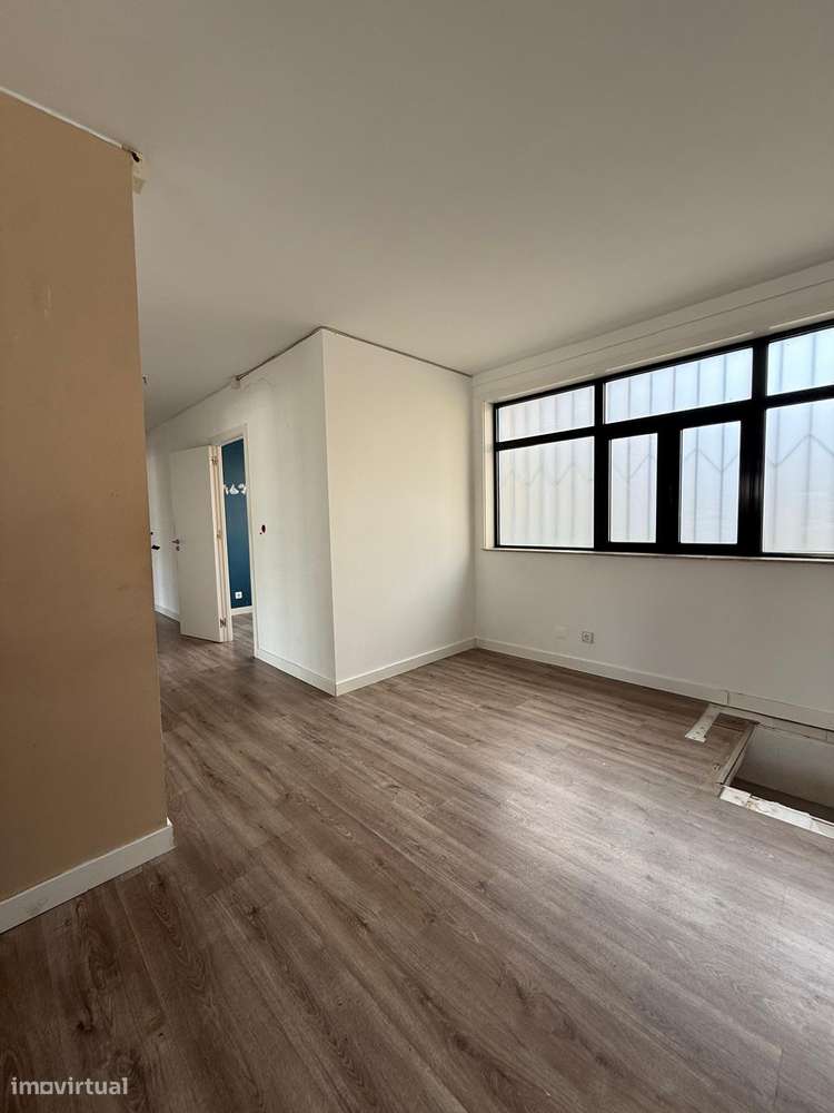 Espaço comercial, Canelas (Rechousa)-6
