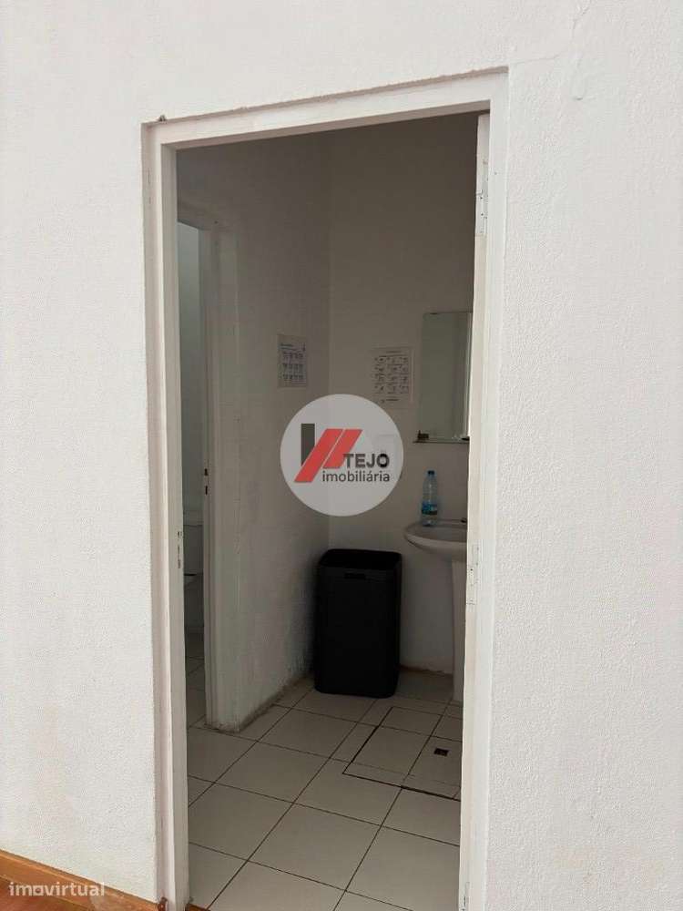 Arrenda I Armazém I 141 m2 I Qta das Rebelas - Grande imagem: 5/21