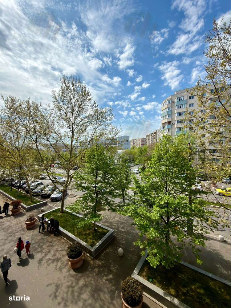 Apartament 3 camere spaios 73 mp lng metrou Aparatorii Patriei