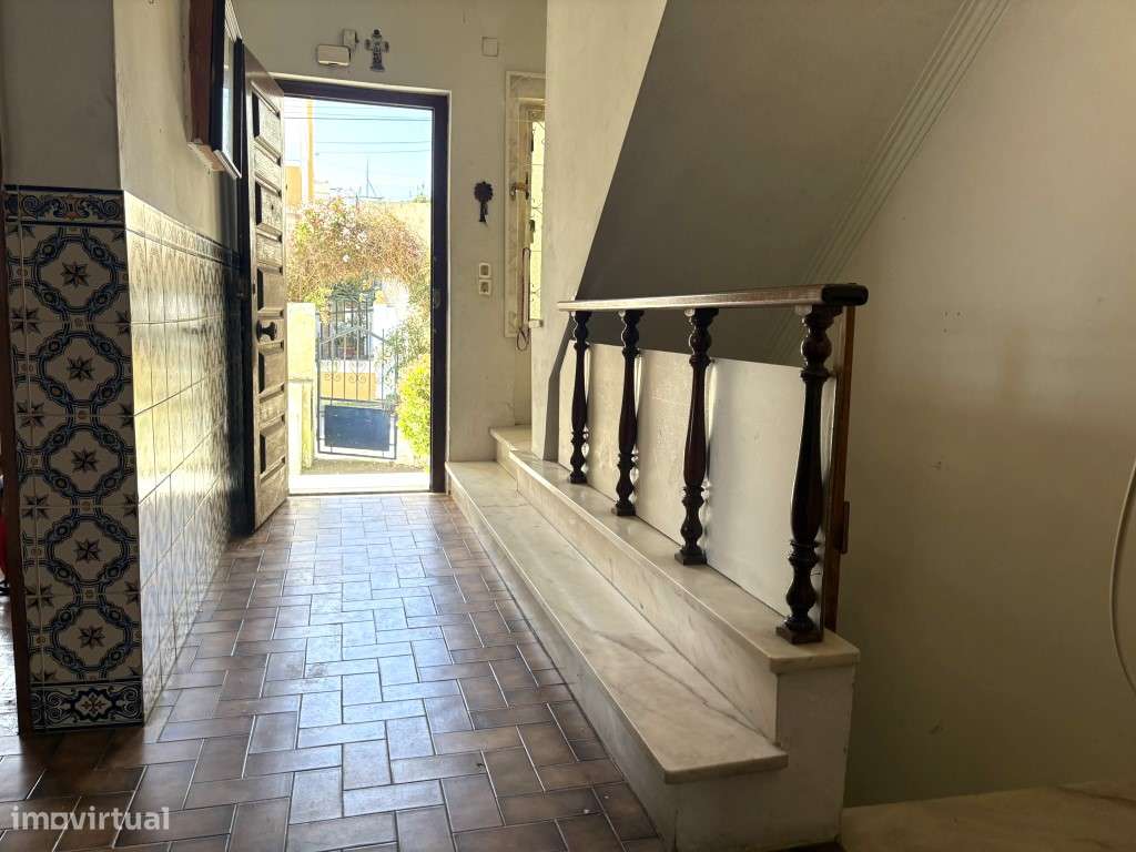 MORADIA PARA RECONSTRUÇÃO - GRANDE POTENCIAL DE VALORIZAÇÃO

Rua ...-28