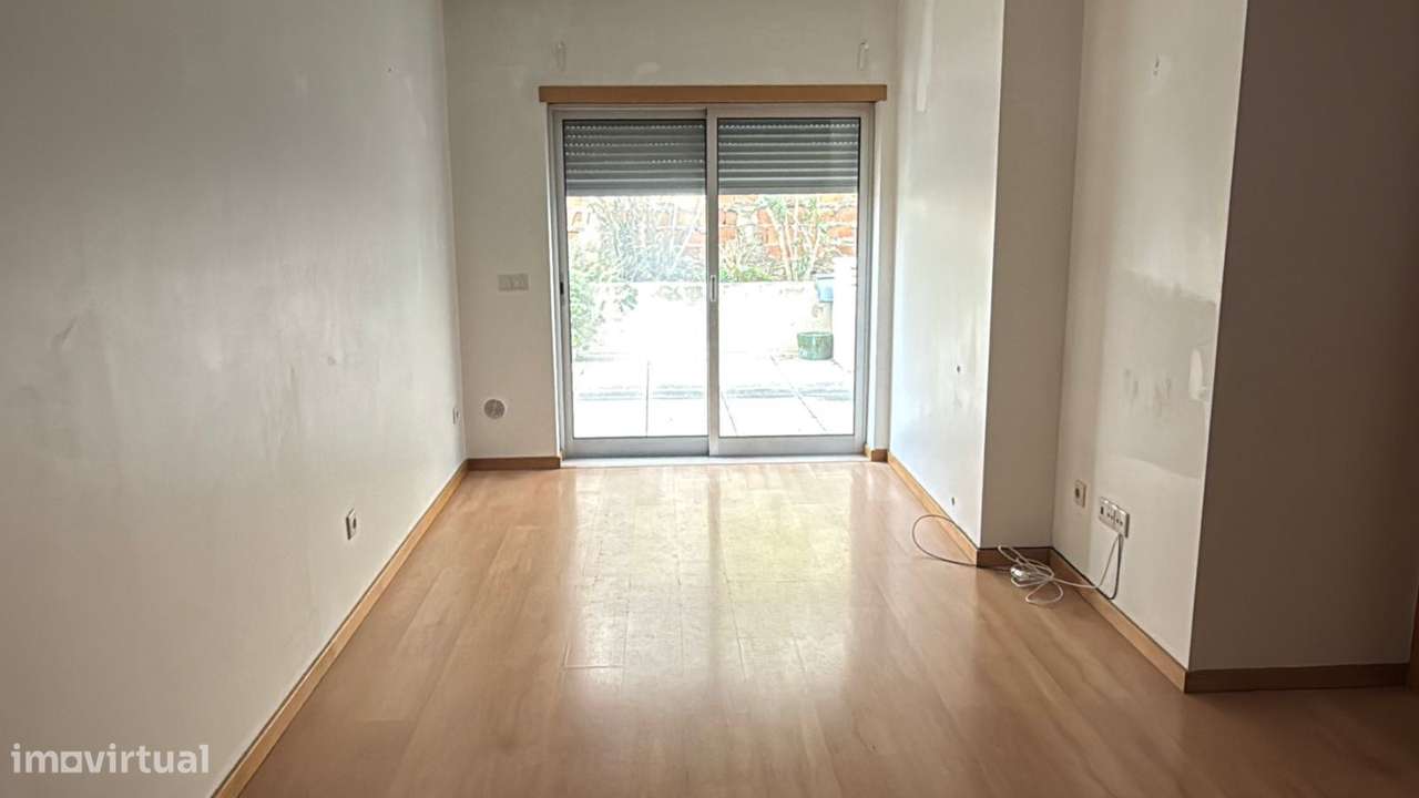 Apartamento T1 com parqueamento. Perto da praia. Prédio com piscina - Grande imagem: 5/18