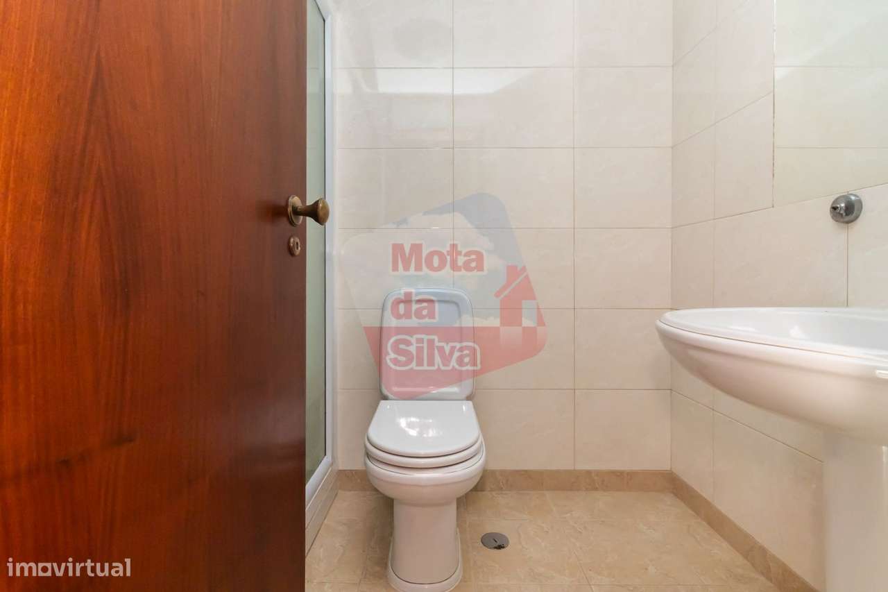 Excelente Apartamento 2 Assoalhadas no Funchalinho-12