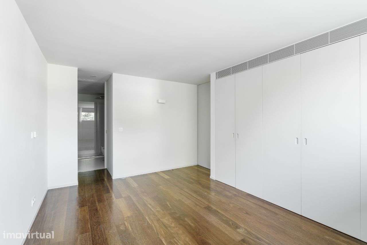 Penthouse Luxuosa com Piscina e Vistas 360º no Coração de Braga-29