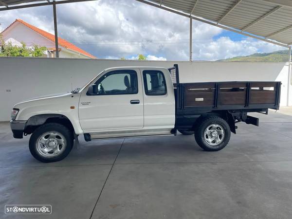 Toyota Hilux 2.4 TD 4x4 - 2