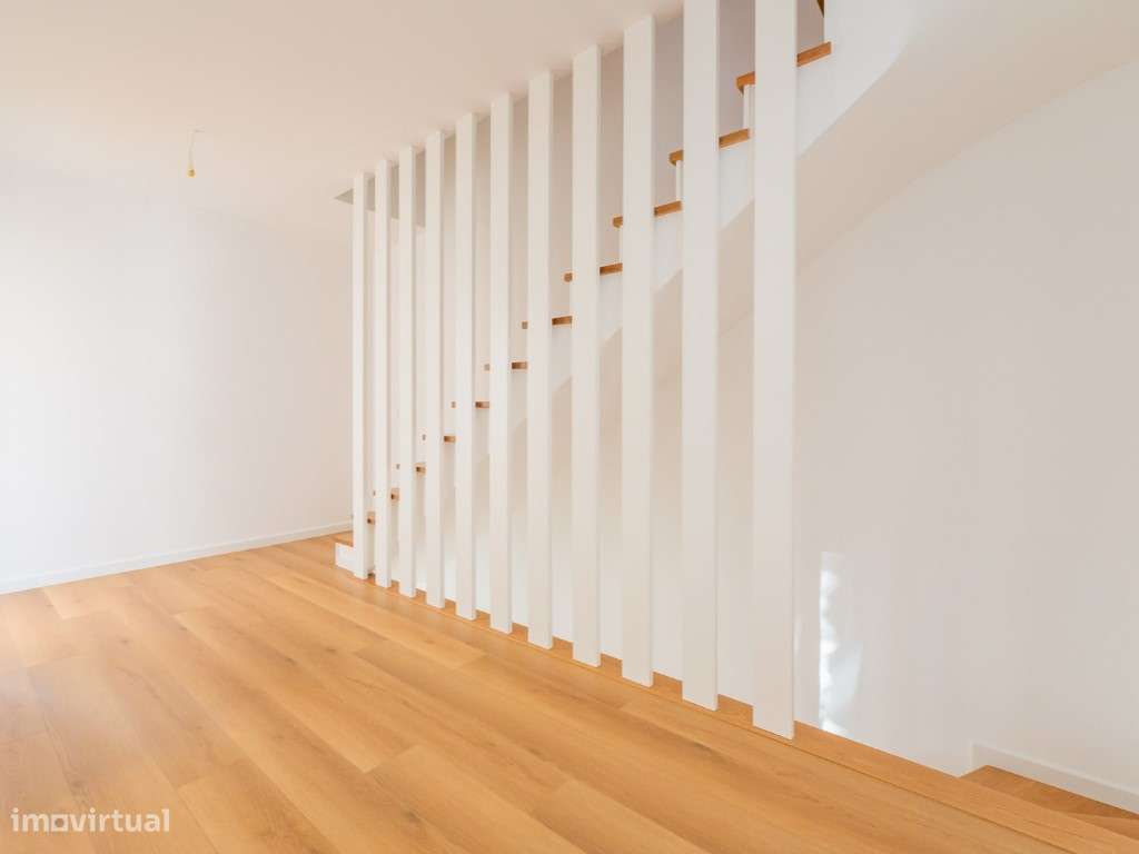 MORADIAS T2+1 e T3+1 GARAGEM E JARDIM, BELAS-34