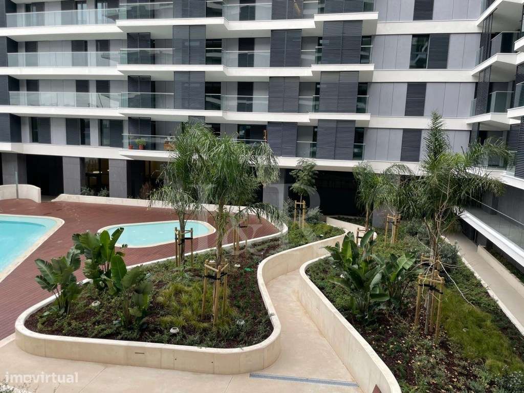 Apartamento T3 com varanda e estacionamento nas Avenidas Novas - Grande imagem: 5/26