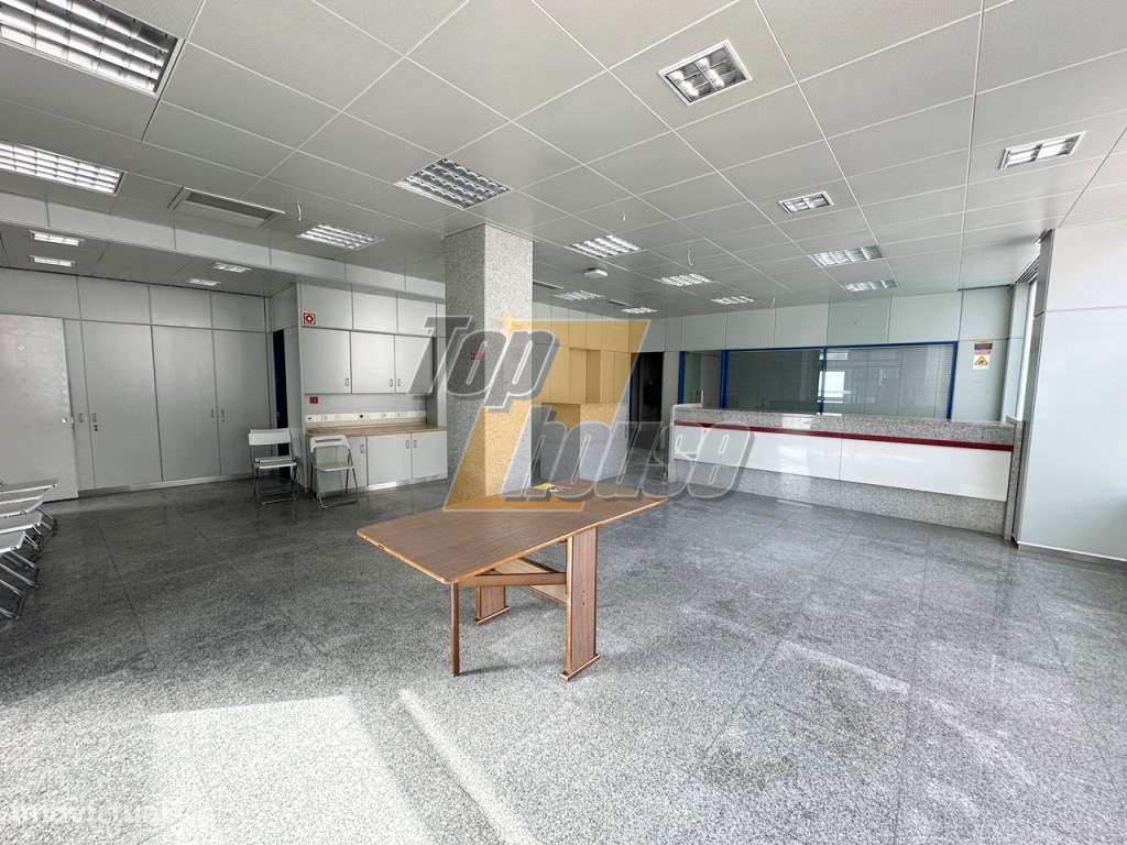 Loja com 127m2 - Costa de Caparica-1