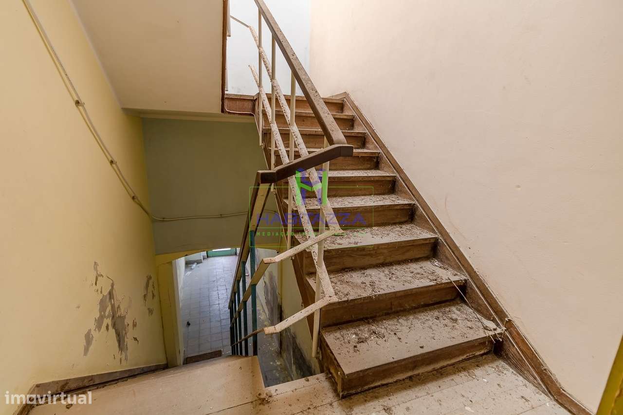 Prédio no Centro histórico de Lagos composto por 2 Apartamentos T3 e 1-30