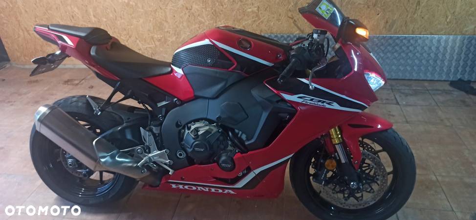 Honda CBR - 9