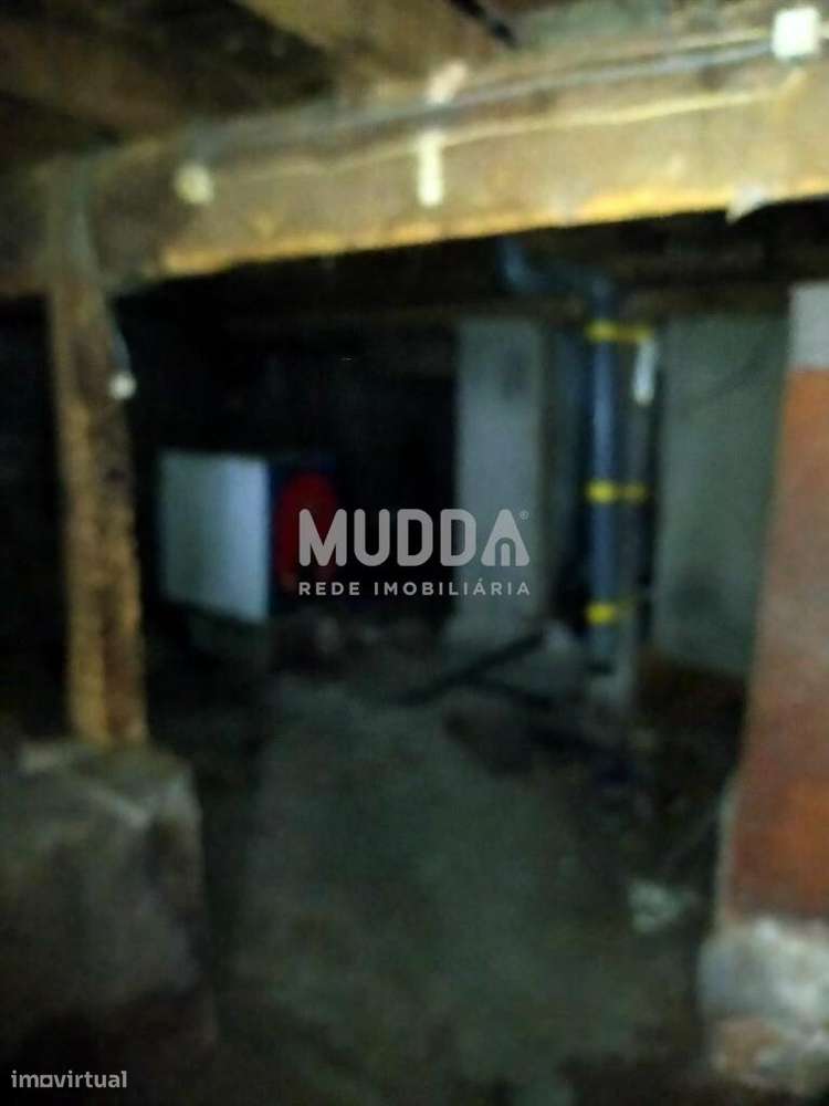 Duas moradias e uma garagem para venda em Gouveia-42