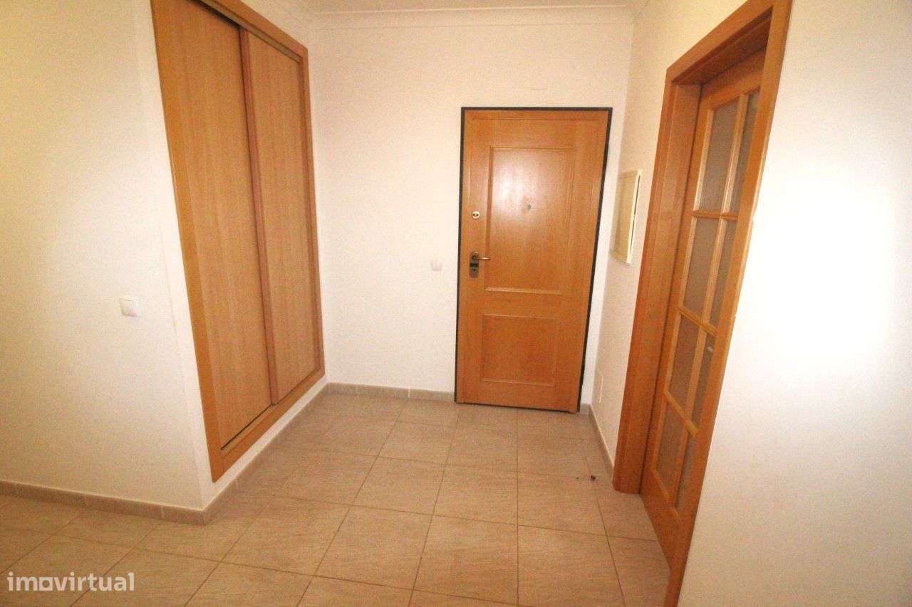 Armação de Pêra, T2 Semi-Novo com Piscina, Garagem e 2 wc´s-8