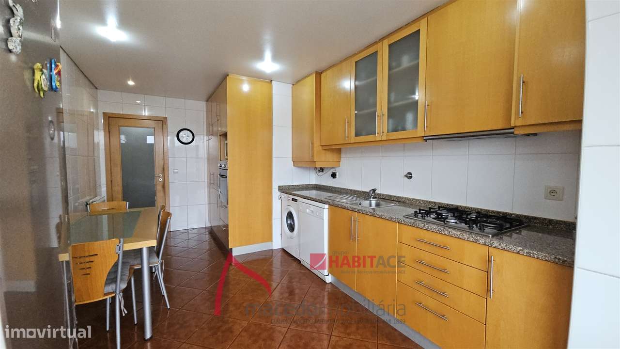 Apartamento T3 com 2 frentes e varandas em Ferreiros – Braga  O Seu Ap-54