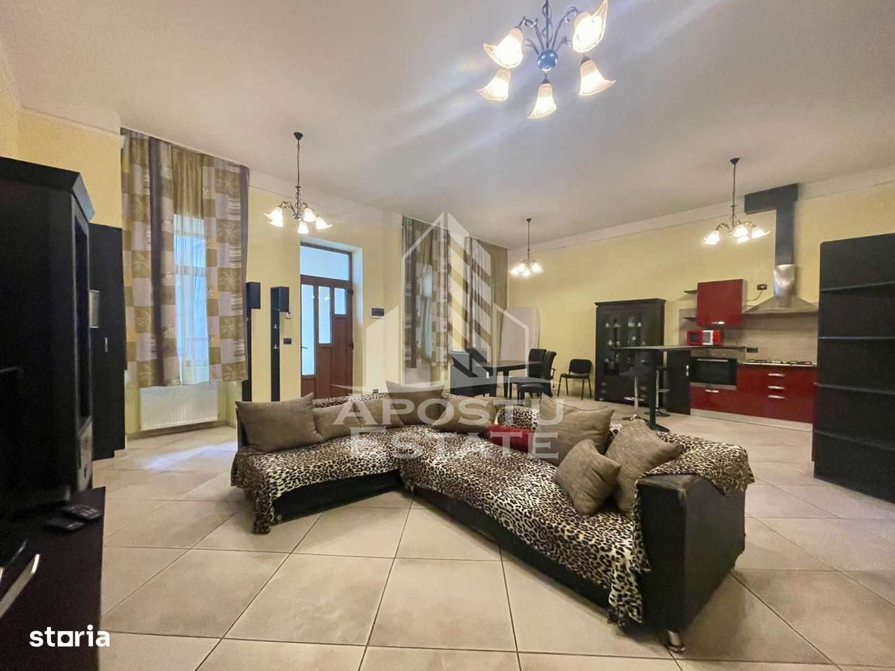 Apartament 3 camere, curte cu acces auto, ULTRACENTRAL - Imagine principală: 2/16