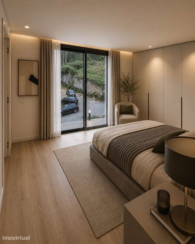 Viva Acima de Tudo: Moradia T3 com Magnífico Terraço Panorâmico-5