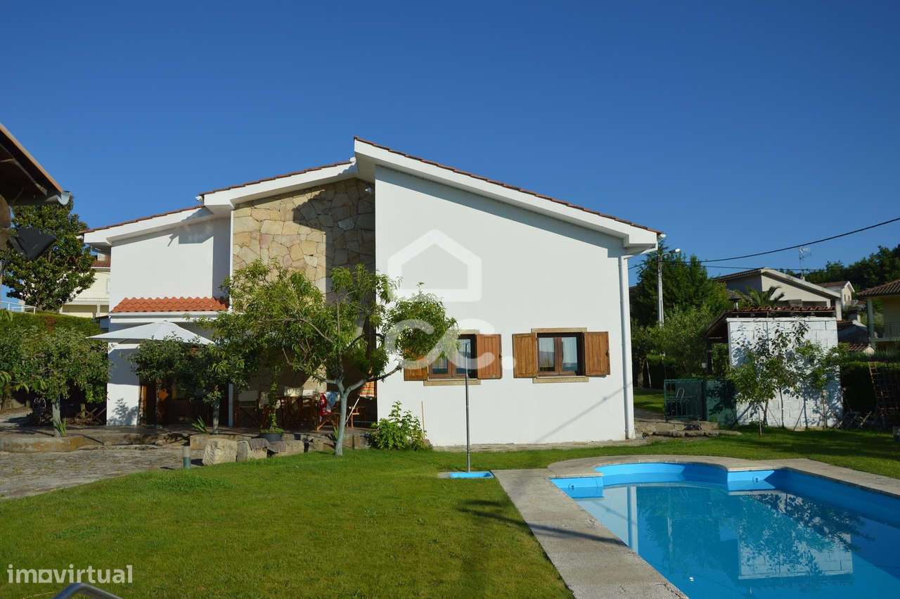 Moradia térrea com piscina e terreno envolvente com arvores de frutos - Grande imagem: 3/60