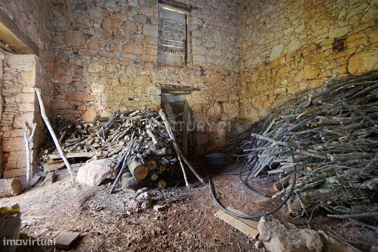 Casa de pedra com terreno junto de riacho - Penela - Grande imagem: 4/12