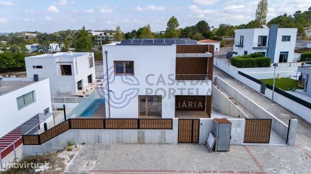 Moradia T4 com3 suites isolada-23