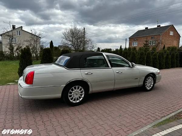 Lincoln Town Car - 11