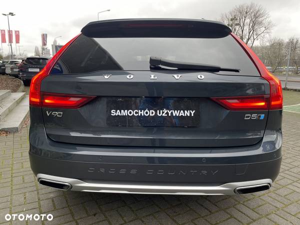 Volvo V90 Cross Country - 9