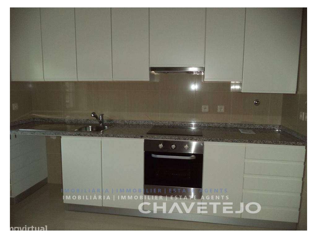 Duplex com 2 garagens e pátio com churrasqueira a 5 minutos da cidade. - Grande imagem: 3/20