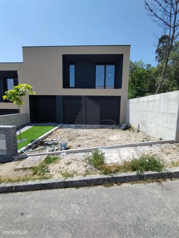 Moradia de 2 pisos em avançado estado de construção - Grande imagem: 2/9