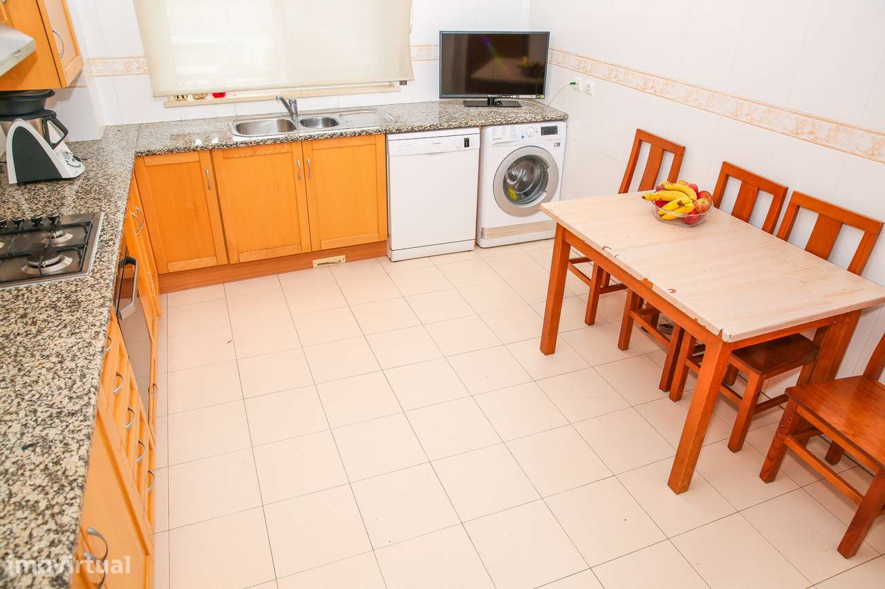 Excelente apartamento T3 com 111m2 no centro da Abrigada-56