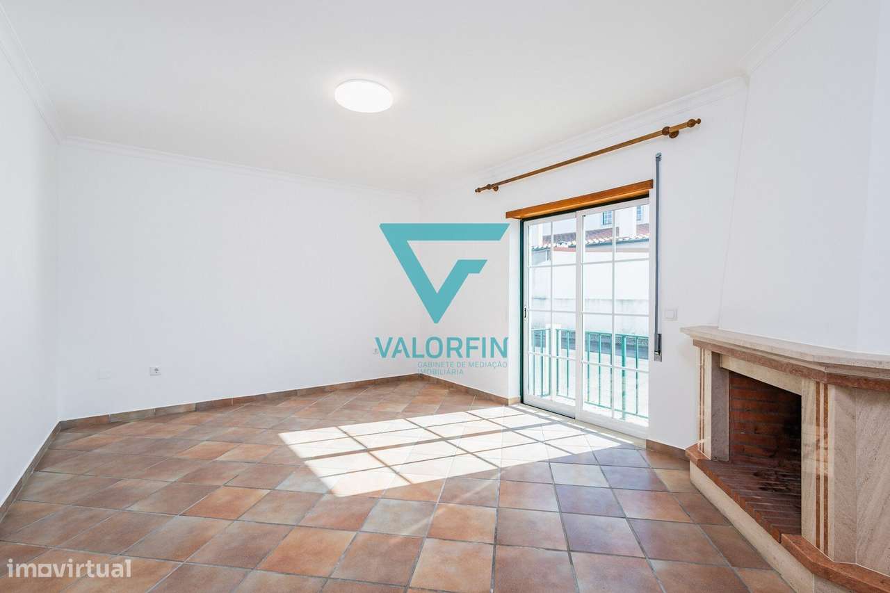 Moradia T3 em banda / condomínio fechado - Marinha Grande - Grande imagem: 2/28