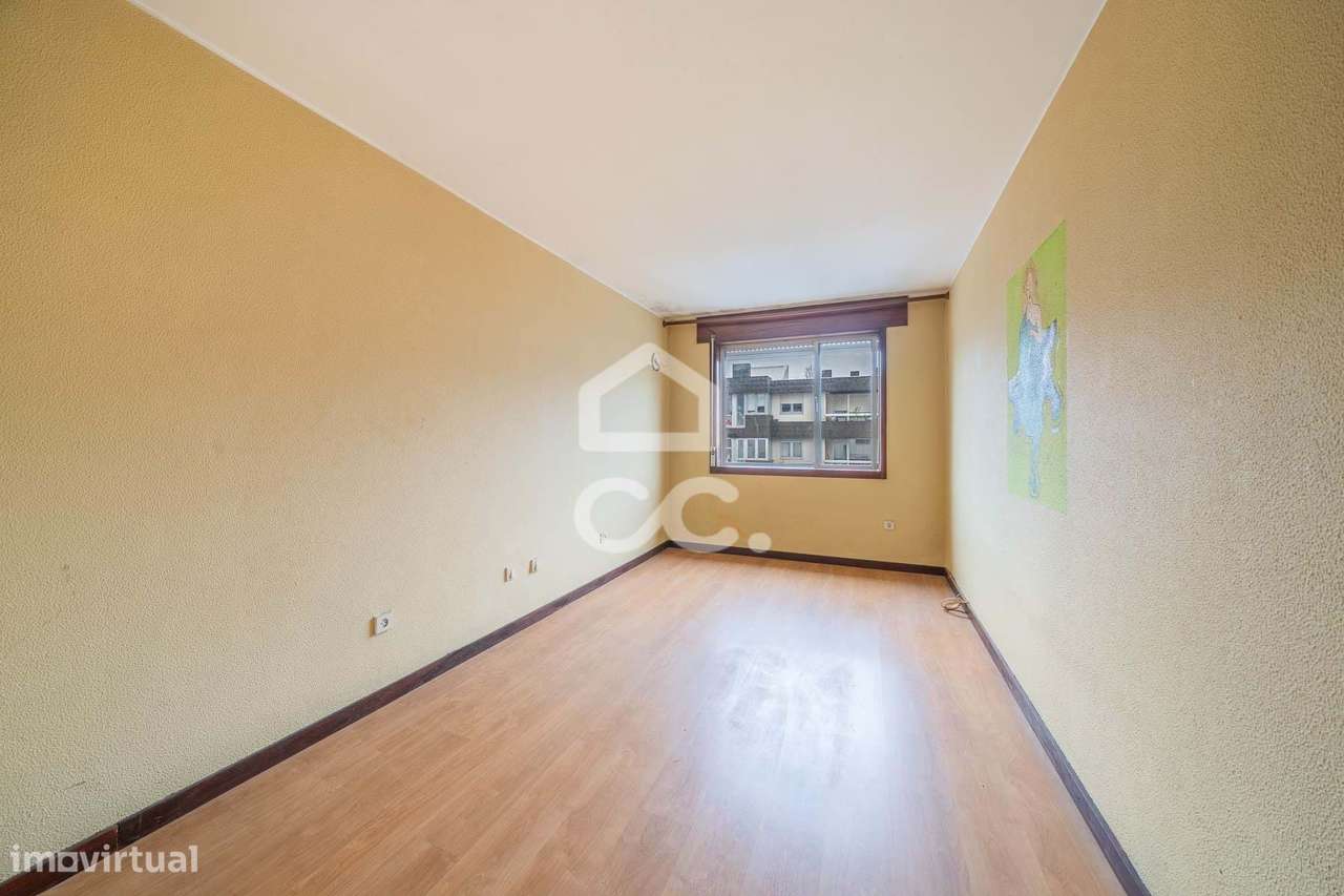 Apartamento T2 com garagem na Maia, junto ao Metro Parque Maia-8