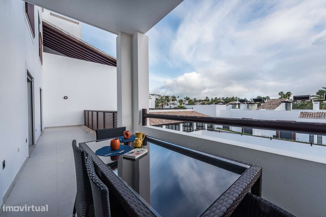 Apartamento de dois quartos com vista para o mar - Grande imagem: 3/27