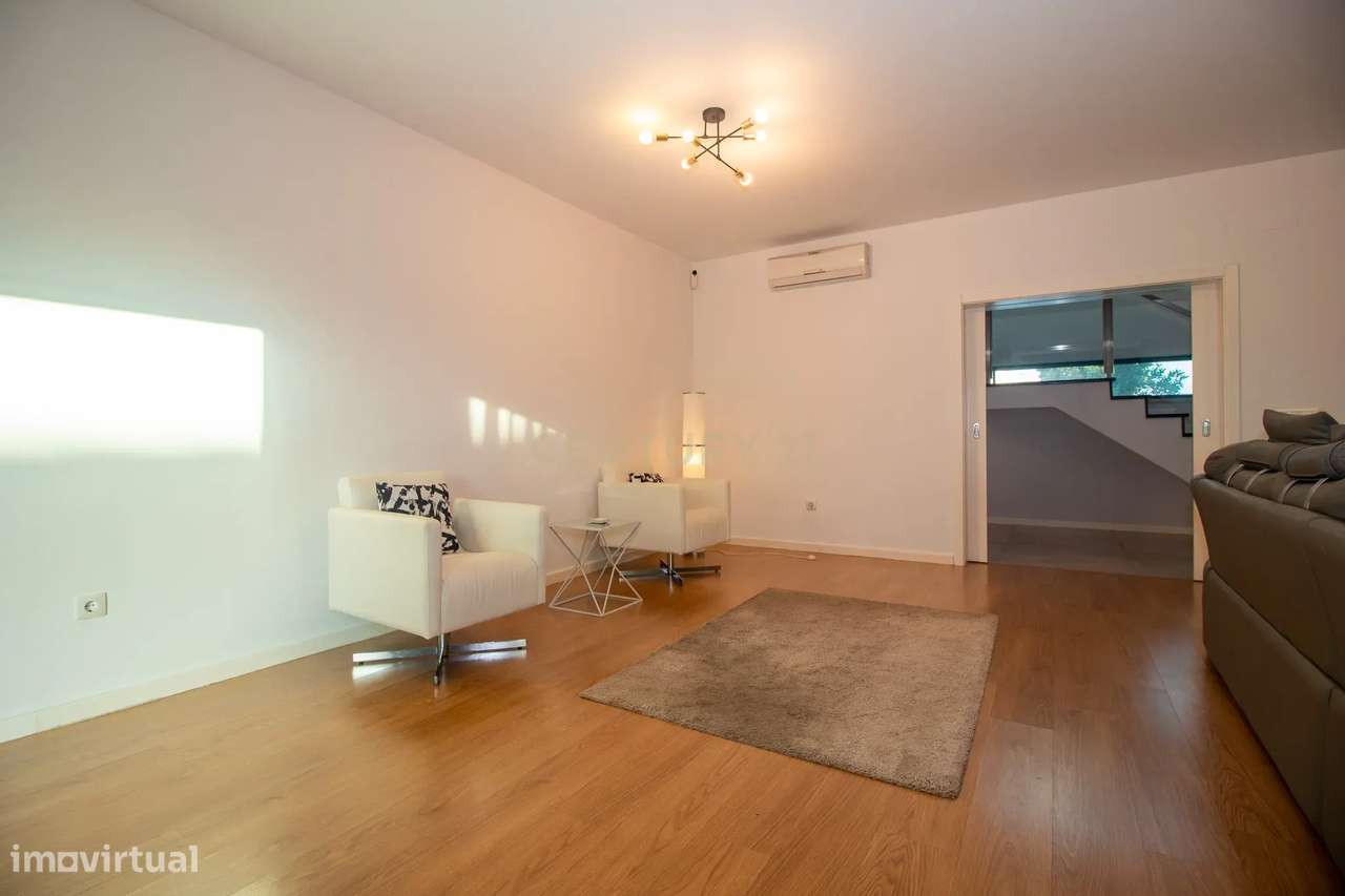 Viva o Luxo à Beira-Mar: Moradia Espetacular T5 com Piscina na Deslumb-6